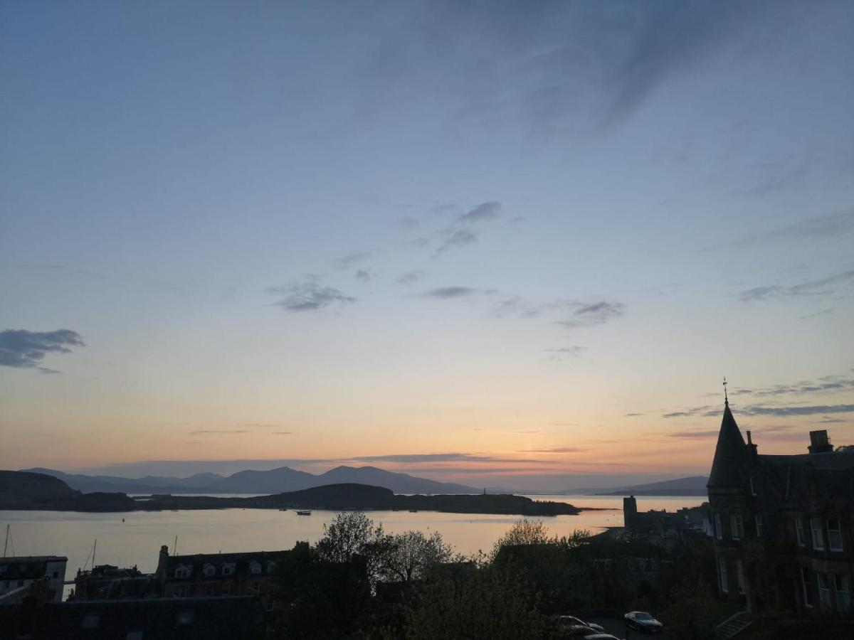 Central Oban Studio With Stunning View Eksteriør billede